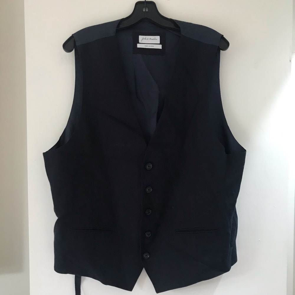 Men’s suit vest in navy